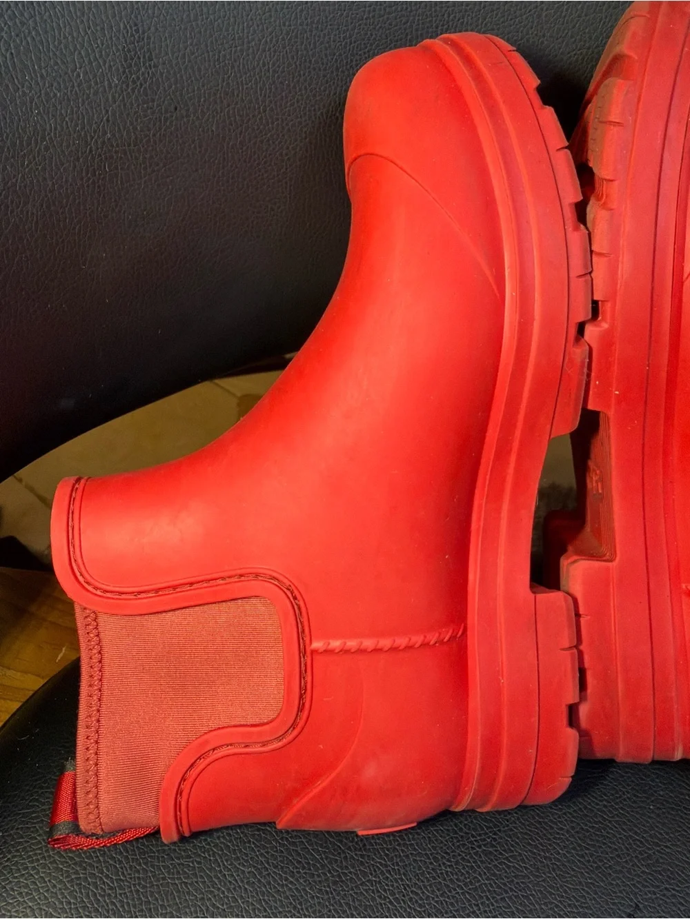 UGG DROPLET WOMEN RAIN BOOTS SAMBA RED US 7
